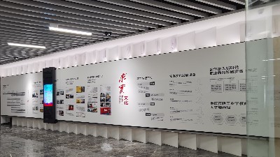 中億?；?dòng)滑軌屏為重慶市輕工業(yè)學(xué)校打造智慧校園